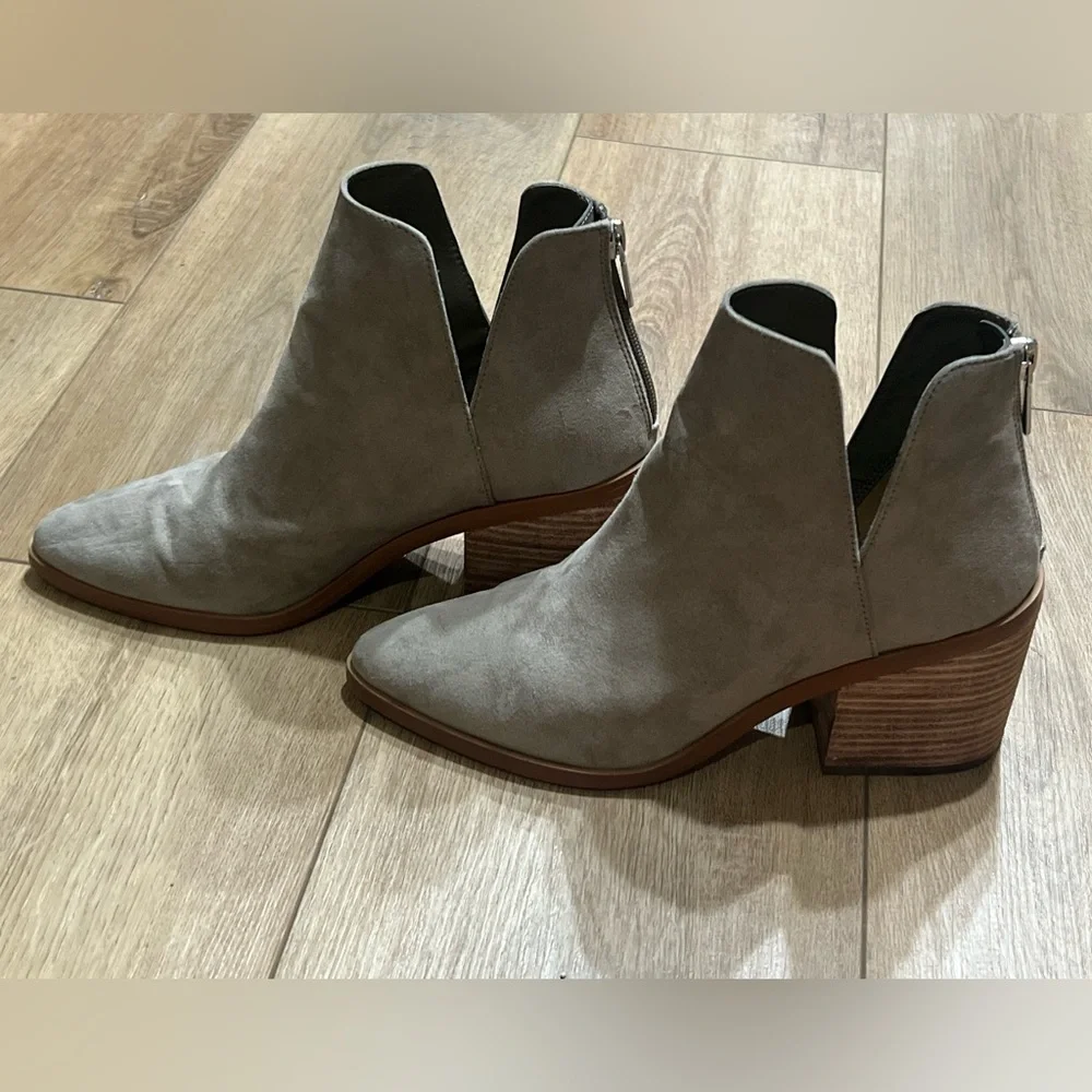 BP Women's Grey Suede Heeled Ankle Booties size 8 - Picture 2 of 8